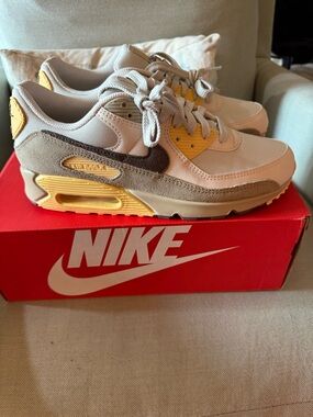 Nike Air Max Light Bone/Stone Cave - Chamois Sz 9 Men’s/10.5 Women’s NWT